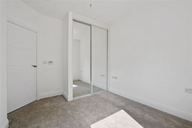 Flat to rent in Clearview House, 201 Pinner Road, Northwood, Middlesex