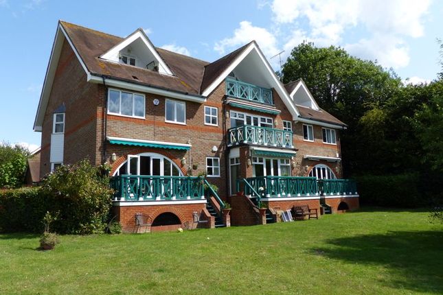 Flat for sale in Andrews Reach, Bourne End