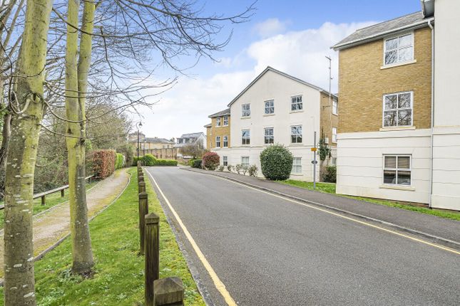 Thumbnail Flat for sale in Wraysbury Gardens, Staines-Upon-Thames