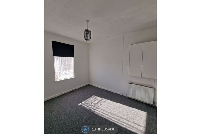 Flat, Milton Grove Whalley Range, Manchester photo 4