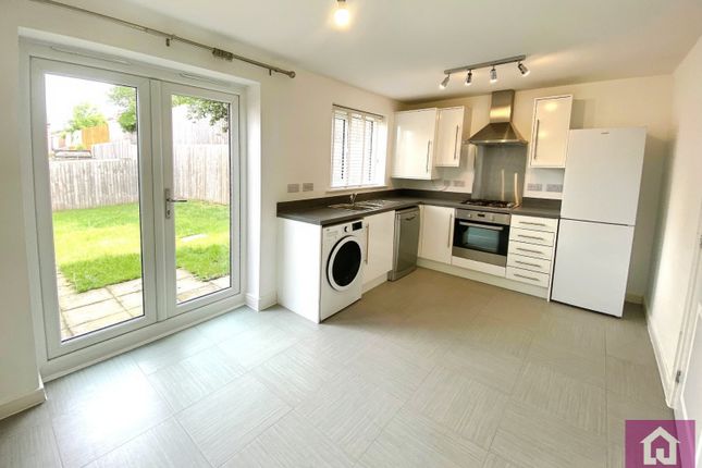 28, Peak Forest Close, Greater Manchester photo 2