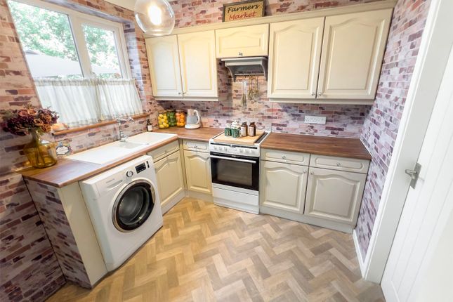 1, Weston Close, Sutton in Ashfield photo 5