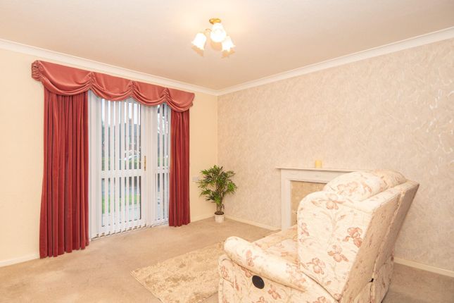 17, Galloway Court, Pudsey photo 2