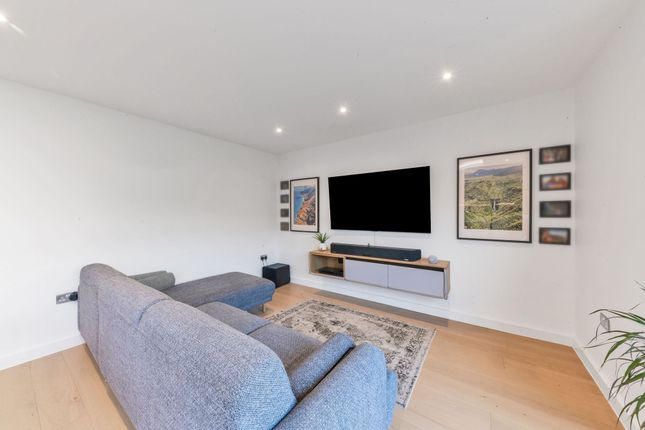25 Nightingale Way, Royston photo 4