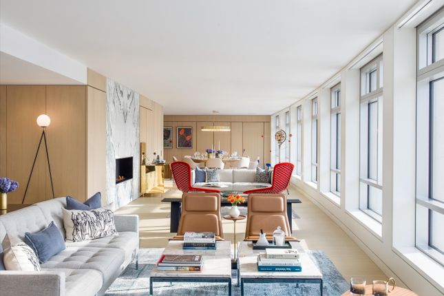 Flat for sale in Centre Point Residences, 103 New Oxford Street, London