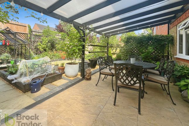 29 Charters Gate Way, Haywards Heath photo 3