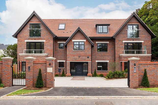 Thumbnail Flat for sale in New Road, Esher