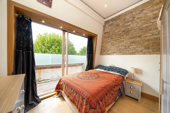 Flat C, 410, Hornsey Road, LONDON photo 4