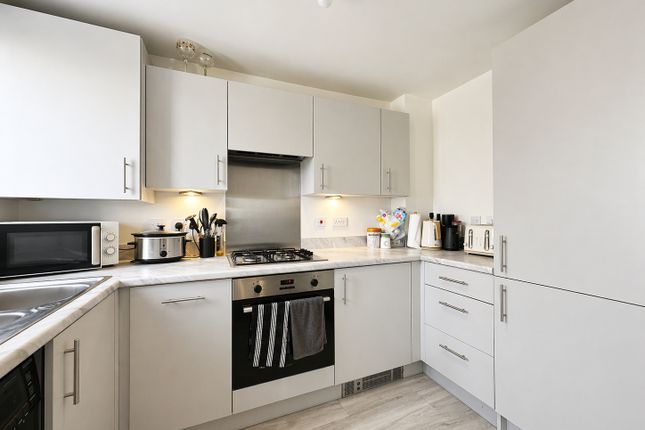15, Dixon Close, Staffordshire photo 3
