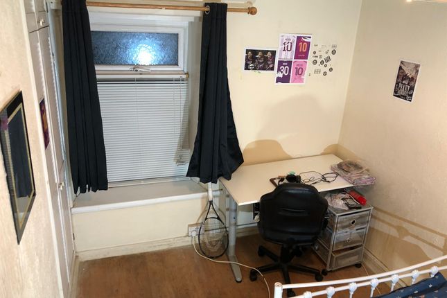 89, Broadway, Pontypridd photo 3