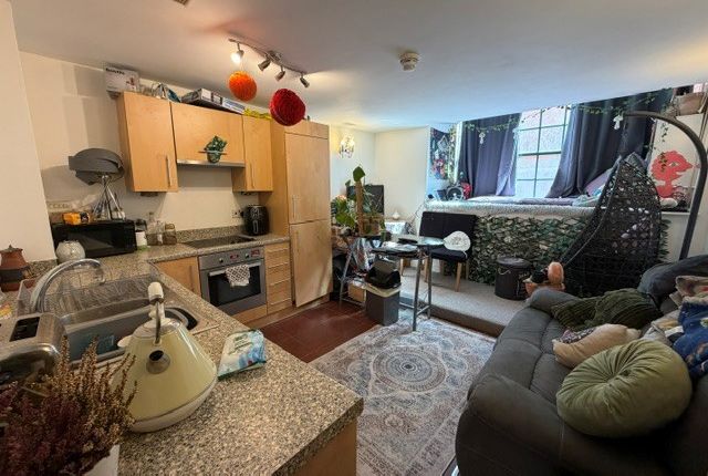 47, Leicester photo 2