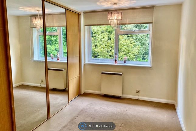 Camberley Court, Blackbush Close, Sutton photo 4