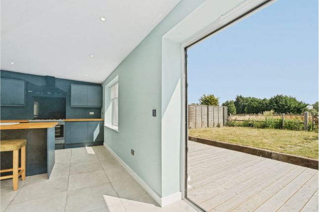 12, John Alder Close - Chiseldon, Swindon photo 4