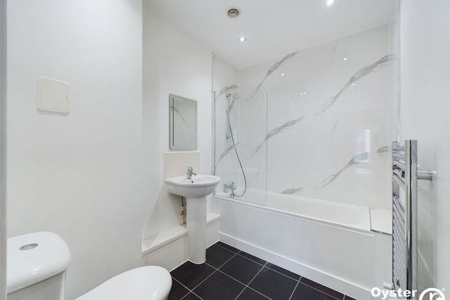 Flat to rent in Charcot Road, Hitherwood Court