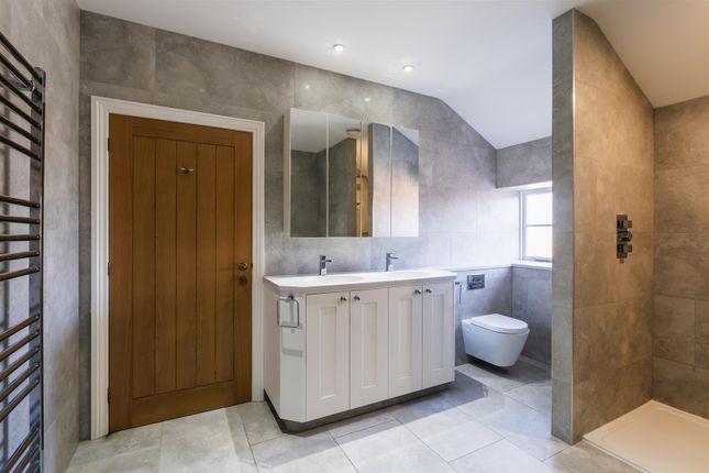 Jack-And-Jill Bathroom (Cottage)
