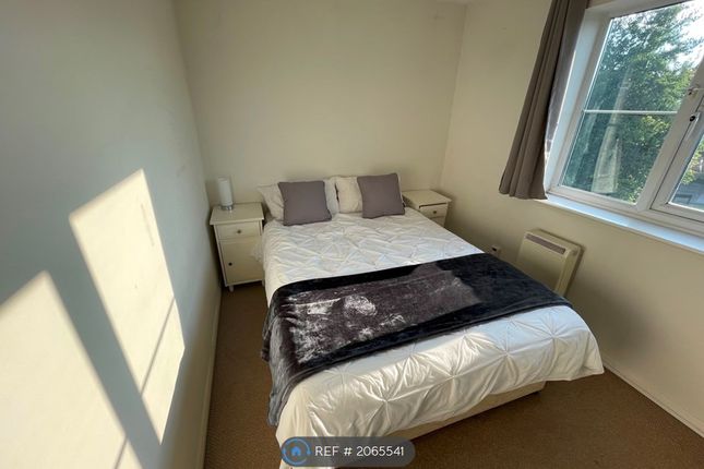 Flat to rent in Maplin Park, Slough