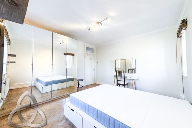 Flat 3, 2 St. Pauls Avenue, London photo 4