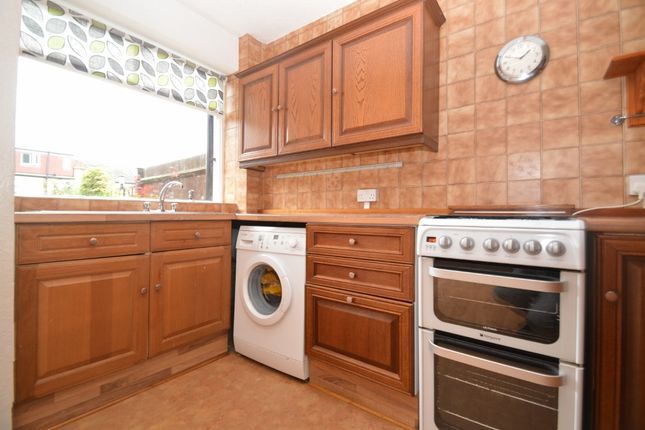41, Willrose Crescent, London photo 4