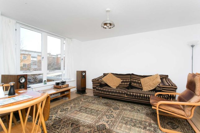 39, Felixstowe Court, London photo 3