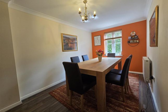 1, Holly Court, Kidderminster photo 4