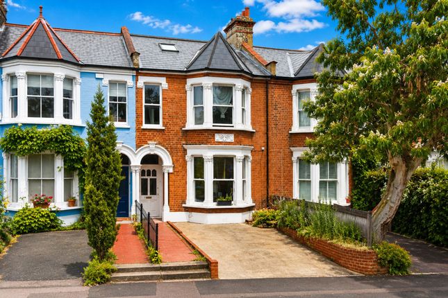 3-bed flat on 175B Shooters Hill Road, London, £2,350/mo