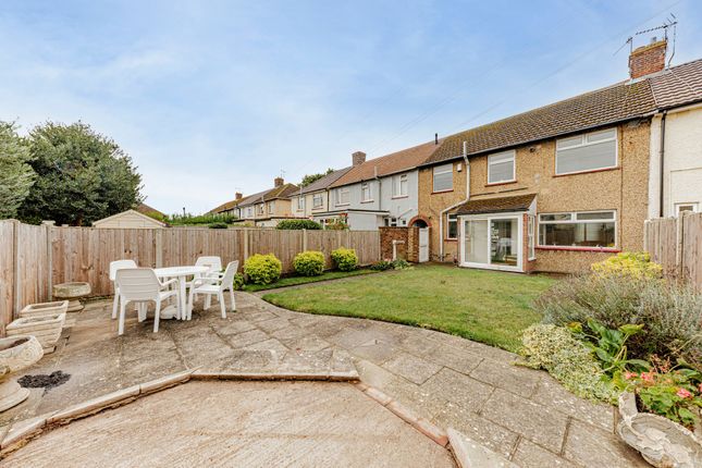 7 Barnfield Road, Faversham photo 4