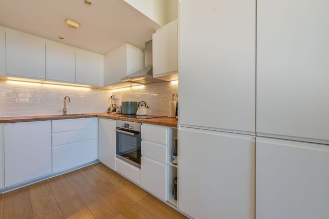 1-bed flat on Chimney Court, Wapping, £540,000