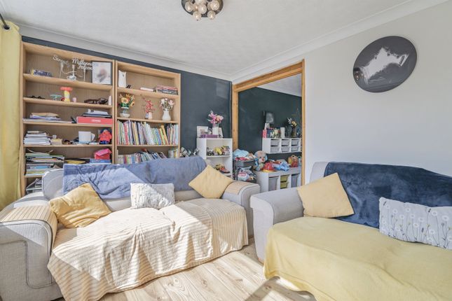 13, Elm Close, Llanmartin photo 4