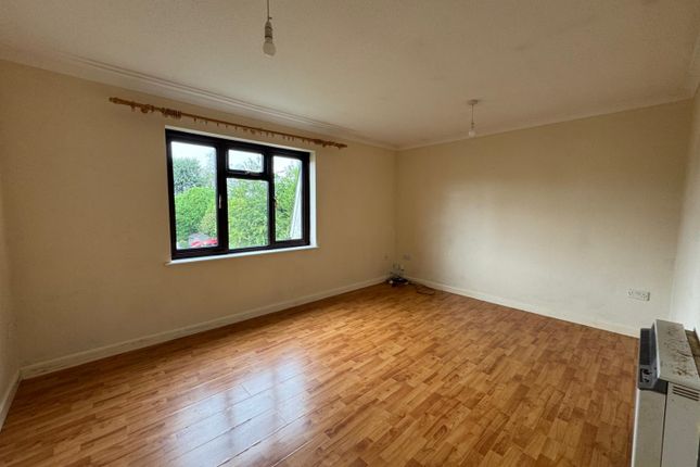 Flat 6, Spencers Court, 59 Lemon Grove, Bordon photo 2