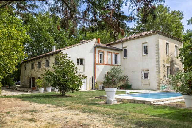 Property for sale in Isle Sur La Sorgue, Provence-Alpes-Côte d`Azur, France