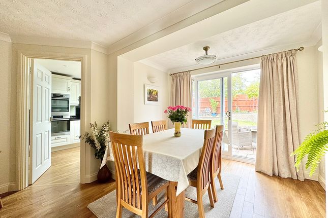 4, Harris Close, Brackley photo 3