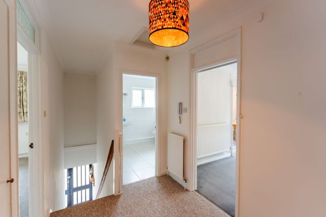 8, Mill Close, Abergavenny photo 4
