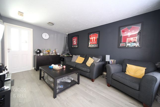 23, Sacombe Green, Luton photo 2