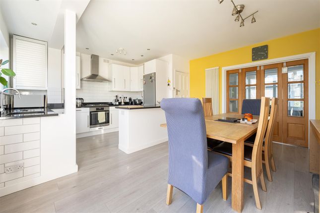 3, Hollywood Way, Woodford Green photo 4