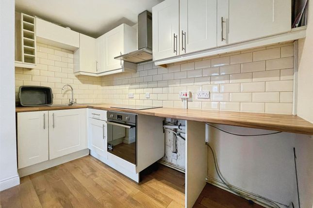 38 Cavendish Court, Park Road, Bradford photo 4