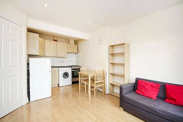 Flat to rent in Finchley Road, Golders Green