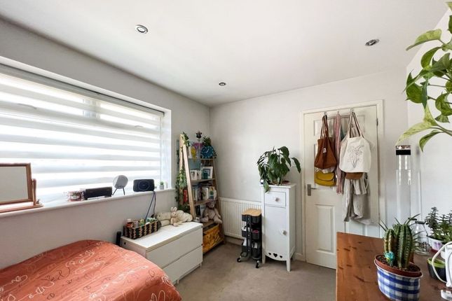 Shared accommodation to rent in Tadworth Road, London
