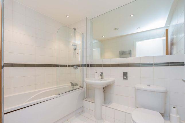 Flat for sale in Channel Way, Southampton