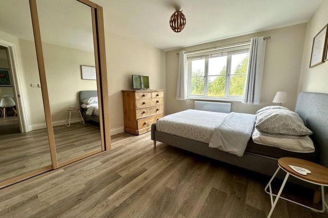 Flat 9, Moss Court, 51, Portsmouth Road, Hampshire photo 4