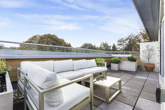 3-bed flat on Morewood Close, Sevenoaks, £700,000