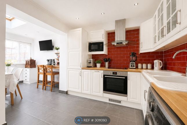 Bannister Close, Greenford photo 5