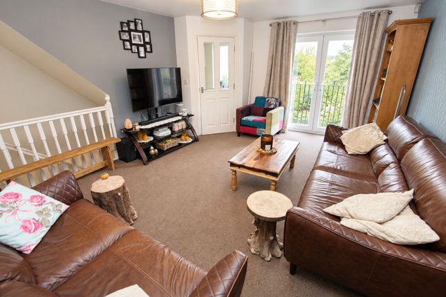 12 Ivy Place, Todmorden photo 2