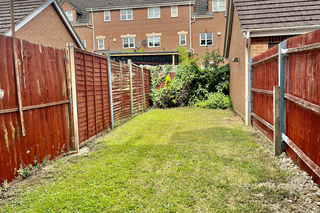 Room 1 3B Miller Road, Bedford photo 3