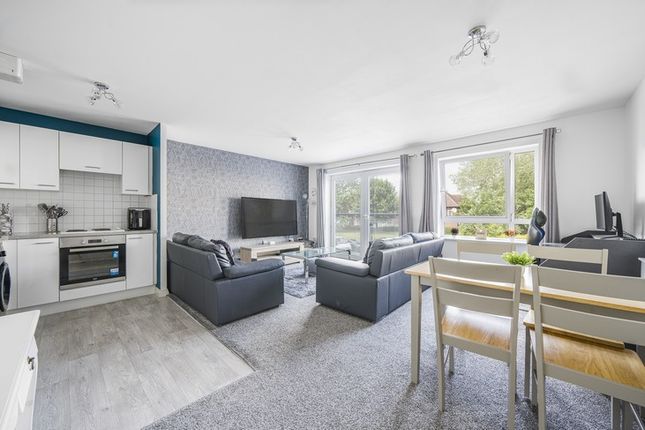 Flat for sale in Festival Court, Sutton, Surrey