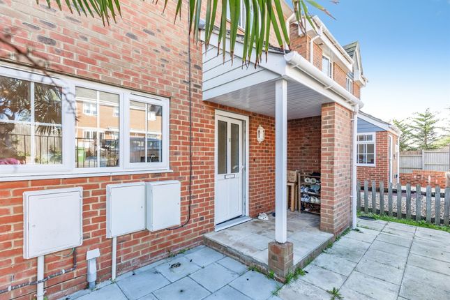 16, Murdock Mews, ST. LEONARDS-ON-SEA photo 2