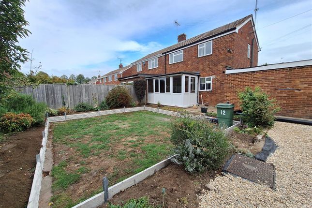 12, Newbery Close, Reading photo 2