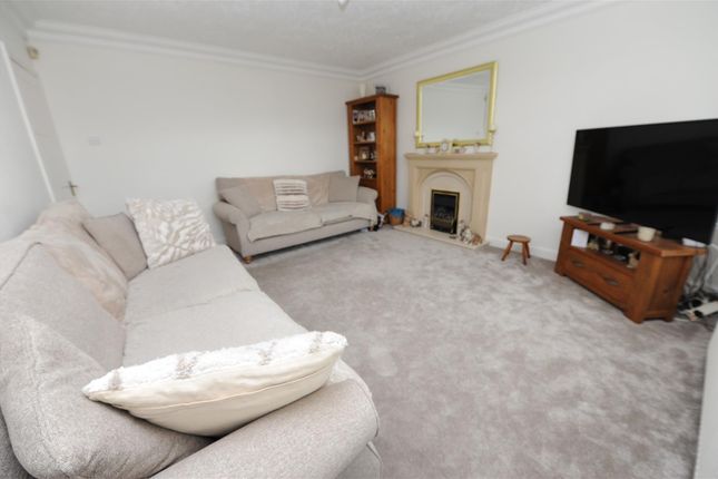 9, Silver Birch Grove, Bradford photo 5