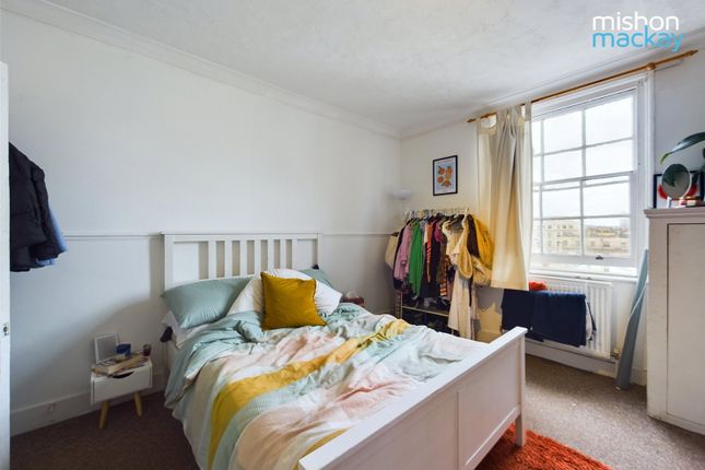 Flat for sale in Adelaide Crescent, Hove, East Sussex