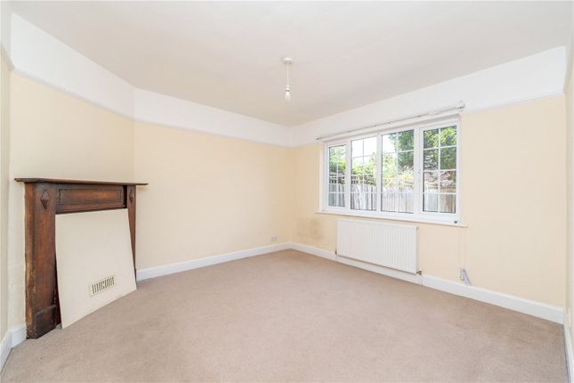 114, Broad Lane, Hampton photo 4