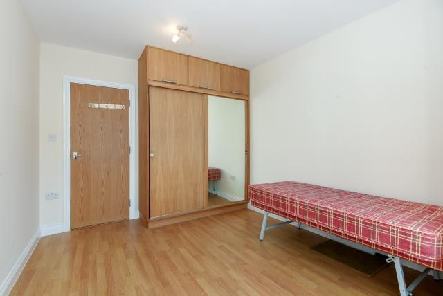 Flat 1, 56, High Street, Camberley photo 5